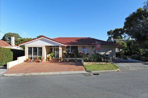Albany View Street Lodge Bed And Breakfast And Art Studio - Tourism Guide 0
