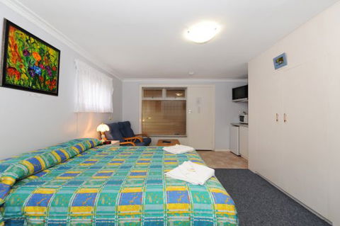 Albany View Street Lodge Bed And Breakfast And Art Studio - Tourism Guide 2