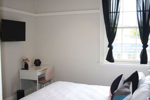 Annandale Hotel - Tourism Guide 0