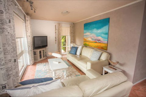 Arlingtons Accommodation - Tourism Guide 5