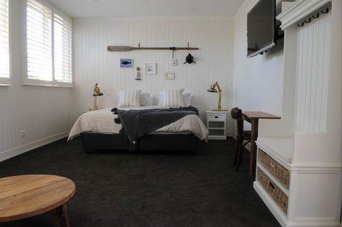Atlantic Geelong - Tourism Guide 0