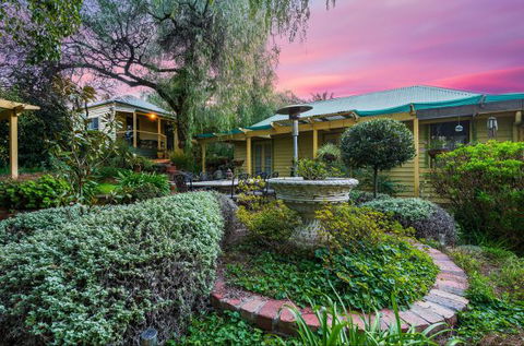 Bendigo Cottages Bed And Breakfast - Tourism Guide 0