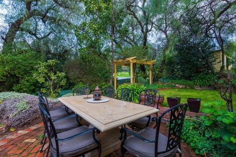 Bendigo Cottages Bed And Breakfast - Tourism Guide 3