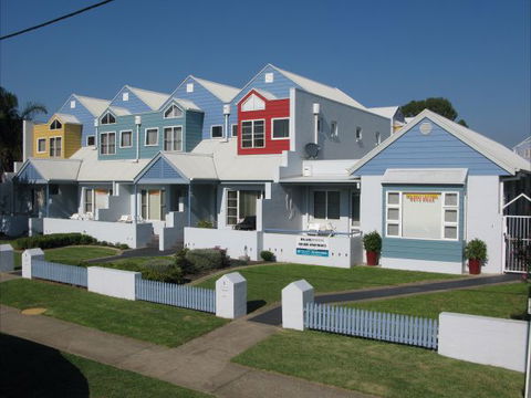 Bluedock Apartments - Travel Agents 0