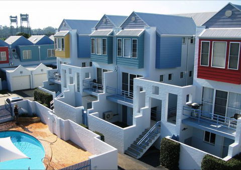 Bluedock Apartments - Travel Agents 1
