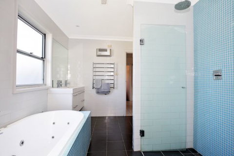 Culburra Beach House - Travel Search 5