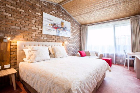 Farnham Court Motel - Travel Agents 1