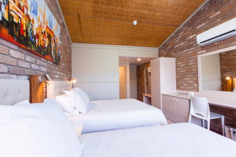 Farnham Court Motel - Travel Agents 2