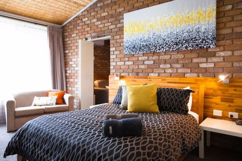 Farnham Court Motel - Travel Agents 4