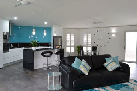Greenwood Park Estate - Travel Agents 1