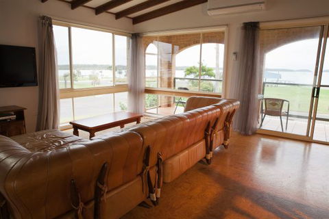 South Coast Retreat - Travel Agents 1