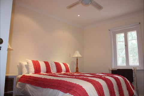 Hughes Park Cottage & Weddings - Tourism Guide 1