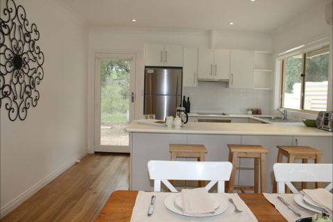 Hughes Park Cottage & Weddings - Tourism Guide 4