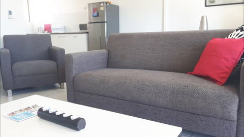 Jadran Motel And El Jays Holiday Lodge - Travel Agents 1