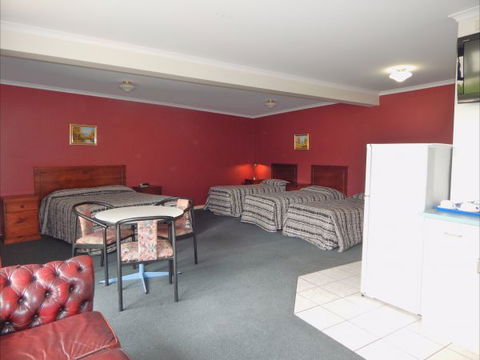 Jacksons Motor Inn - Tourism Guide 5