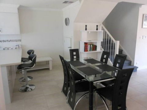 Oaklands Junction - Travel Agents 2