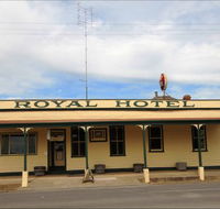 Royal Hotel Snake Valley - Tourism Guide
