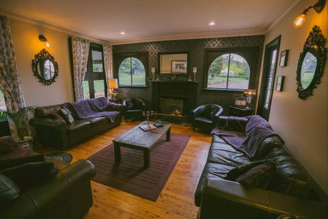 Sylvan Glen Country House - Tourism Guide 1