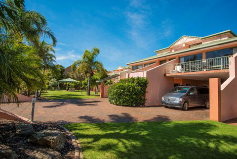 Tuscany Apartments - Travel Agents 1