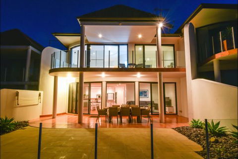 Villa Provence Beach House - Tourism Guide 2
