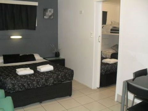 Charm City Motel - Tourism Guide 10