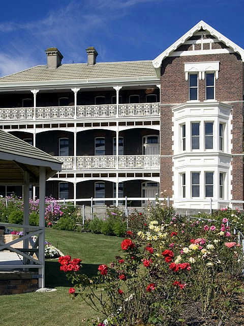 Auldington Hotel - Tourism Guide 1