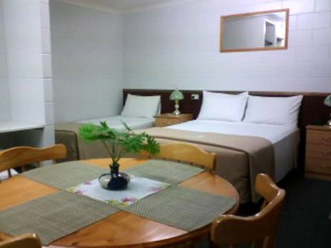 Ayrline Motel - Travel Agents 0