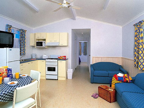 Beachfront Holiday Resort - Tourism Guide 7