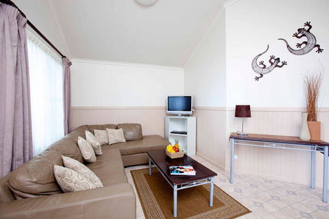 Blue Dolphin Holiday Resort - Tourism Guide 8