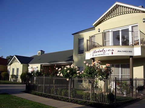 Bridges On Meninya Motel & Apartments - Tourism Guide 0