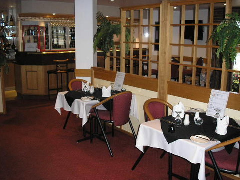 Centre Point Motor Inn - Travel Agents 3