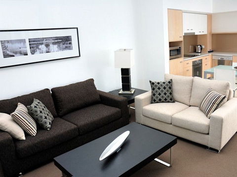 Chancellor Executive Apartments - Tourism Guide 1