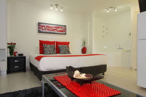 Charm City Motel - Tourism Guide 0