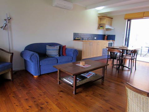 Club Yamba Luxury Hilltop Villas - Tourism Guide 3