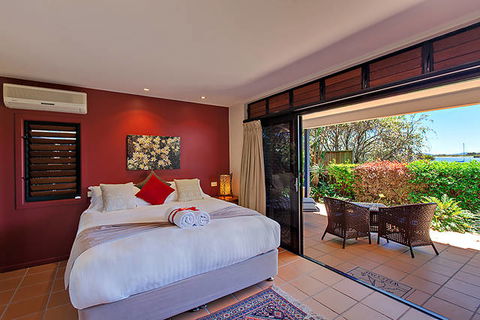 Club Yamba Luxury Hilltop Villas - Tourism Guide 12