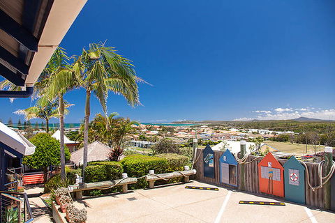 Club Yamba Luxury Hilltop Villas - Tourism Guide 14
