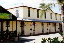 Colonial Motel - Tourism Guide 3