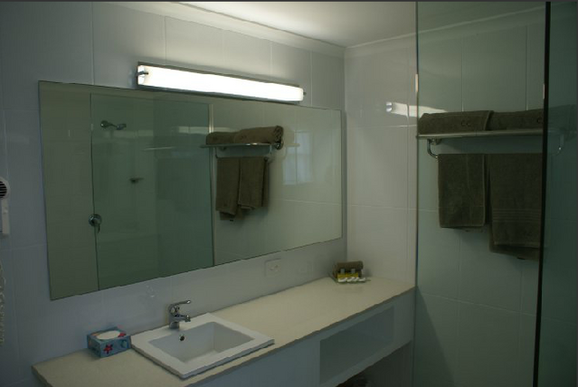 Coopers Colonial Motel - Tourism Guide 1