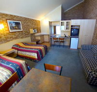 Country Gardens Motor Inn - Tourism Guide