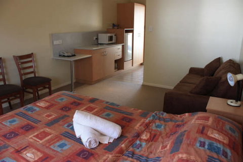 Country Roads Motor Inn - Gayndah - Travel Agents 2