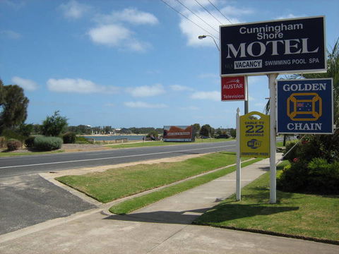 Cunningham Shore Motel - Tourism Guide 1