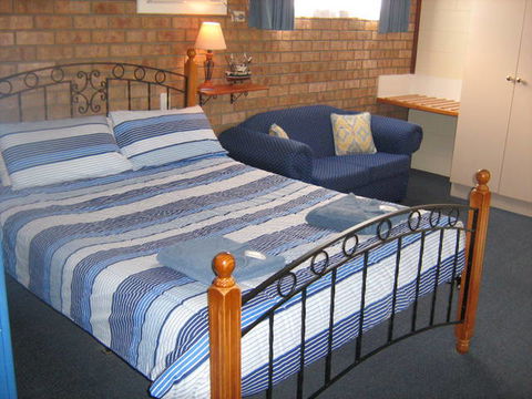 Cunningham Shore Motel - Tourism Guide 0