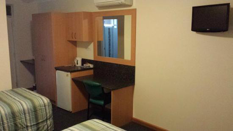 Bull ’N’ Bush Hotel Motel - Tourism Guide 1