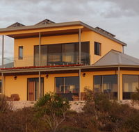 Dolphin Holiday House - Tourism Guide