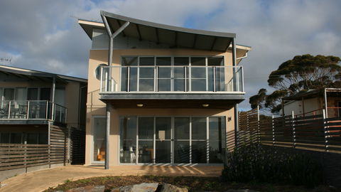 Penneshaw Oceanview Apartments - Travel Agents 0