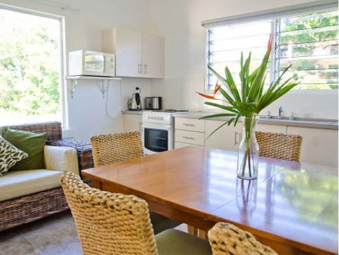 Cairns Beaches Affordable Holiday Accommodation - Tourism Guide 1