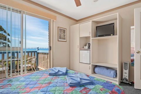 AMOS HOUSE & SWANSEA VILLAS - Tourism Guide 5