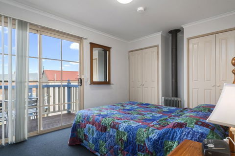 AMOS HOUSE & SWANSEA VILLAS - Tourism Guide 1