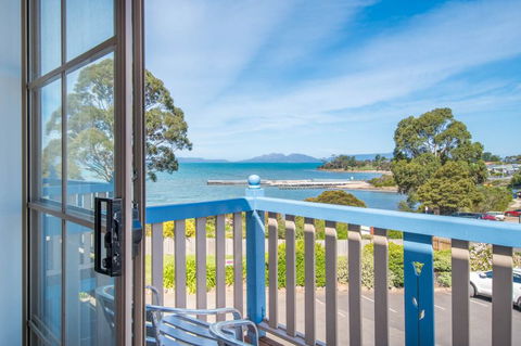 AMOS HOUSE & SWANSEA VILLAS - Tourism Guide 4