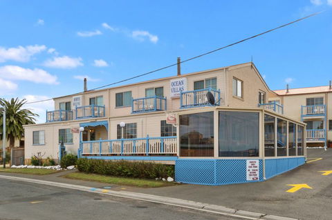 AMOS HOUSE & SWANSEA VILLAS - Tourism Guide 0